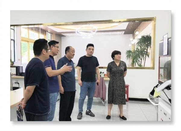 熱烈歡迎泰山區(qū)政協(xié)領(lǐng)導(dǎo)蒞臨泰安德美機電考察指導(dǎo)